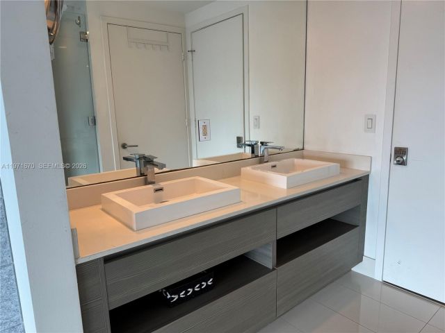 Apartment for rent  Unit #3906 - photo 7493380