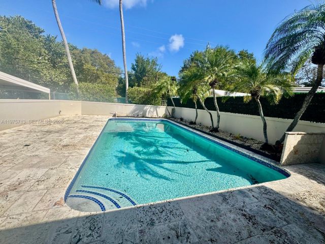 Home for rent at 747 N Northlake Dr 747 - photo 7473964