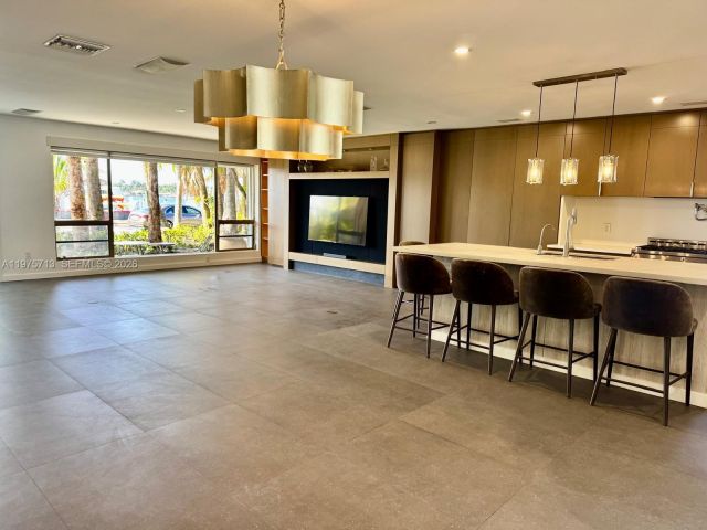 Home for rent at 747 N Northlake Dr 747 - photo 7473966