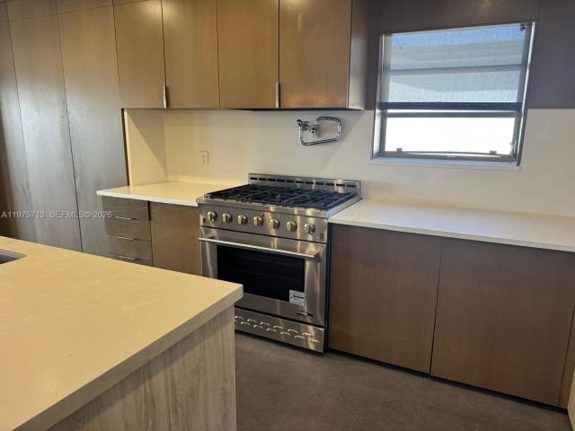 Home for rent at 747 N Northlake Dr 747 - photo 7473967