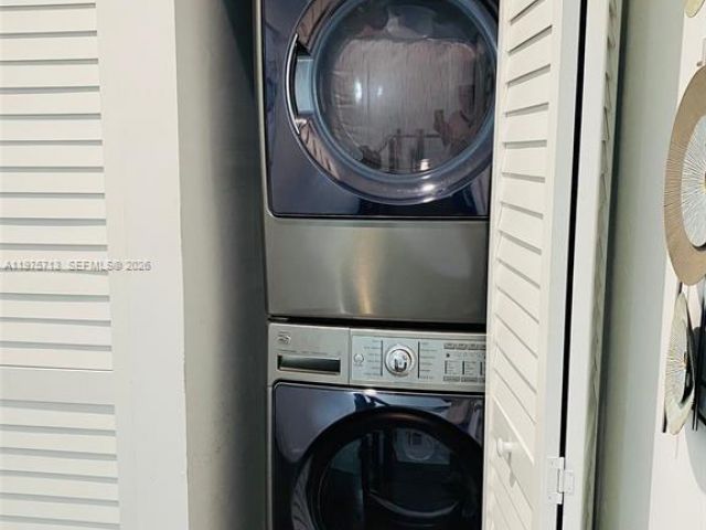 Home for rent at 747 N Northlake Dr 747 - photo 7473969