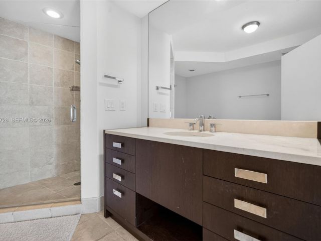 Apartment for sale  Unit #2008 - photo 7496632