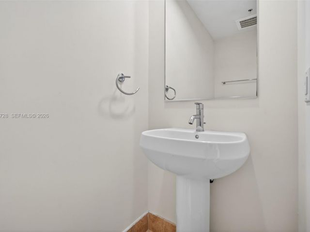 Apartment for sale  Unit #2008 - photo 7496634