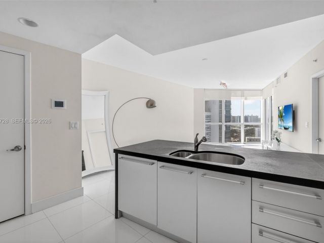 Apartment for sale  Unit #2008 - photo 7496647