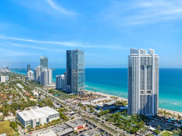1-bedroom condo for sale in Sunny Isles Beach - 18201 Collins Ave 2008 - MondialRealty