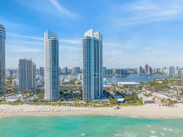 1-bedroom condo for sale in Sunny Isles Beach - 18201 Collins Ave 2008 - MondialRealty