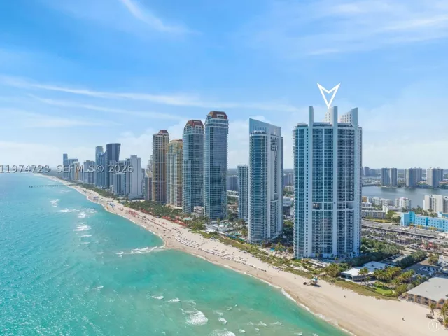 1-bedroom condo for sale in Sunny Isles Beach - 18201 Collins Ave 2008 - MondialRealty