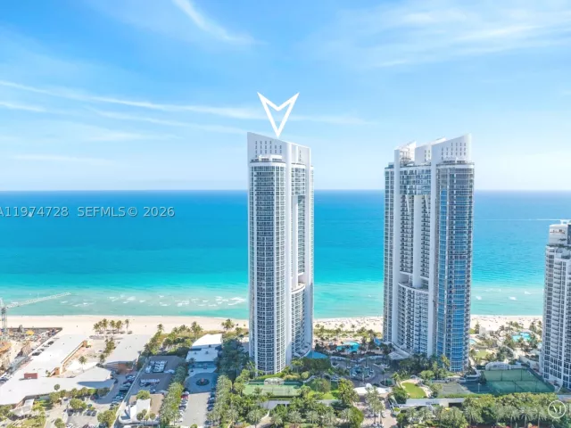 1-bedroom condo for sale in Sunny Isles Beach - 18201 Collins Ave 2008 - MondialRealty