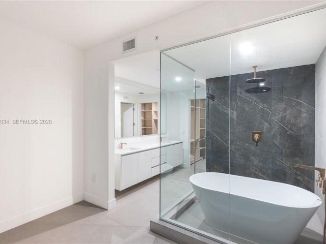 Apartment for rent  Unit #4303 - photo 7489236