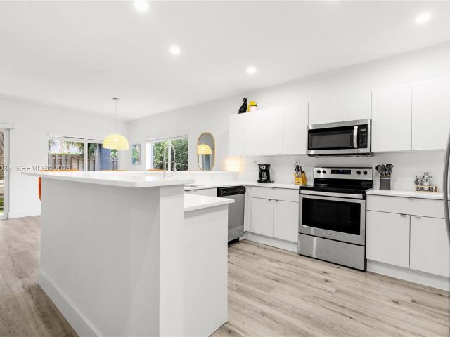 Home for rent at 1123 NE 23rd Ter 1123 - photo 7478664