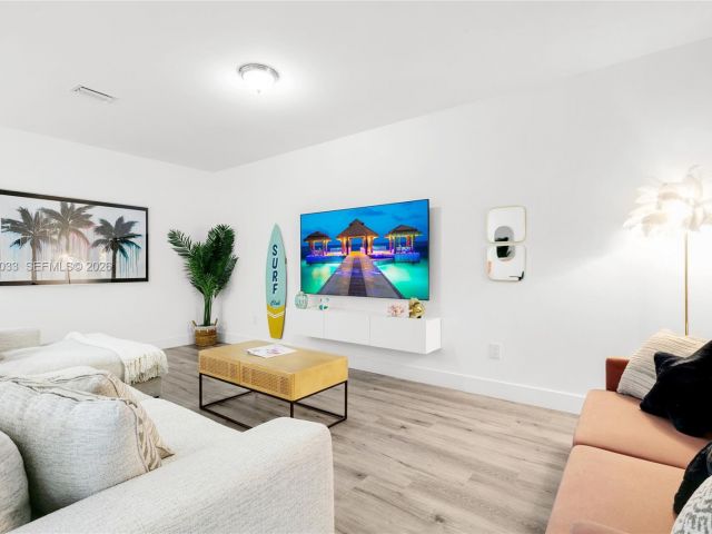 Home for rent at 1123 NE 23rd Ter 1123 - photo 7478671