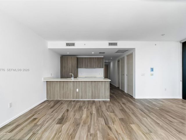 Apartment for rent  Unit #3704 - photo 7452649