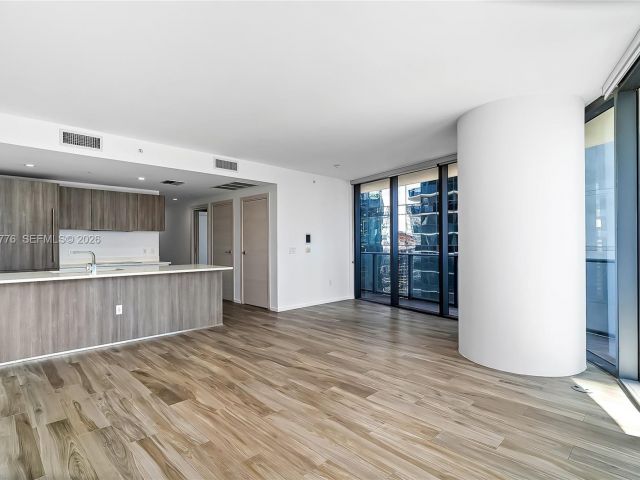 Apartment for rent  Unit #3704 - photo 7452654