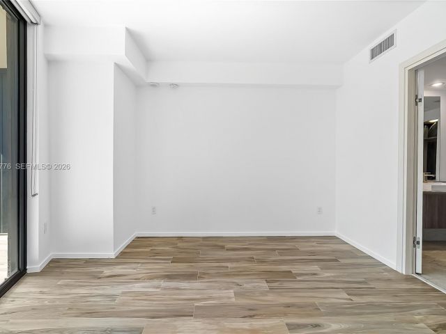 Apartment for rent  Unit #3704 - photo 7452657