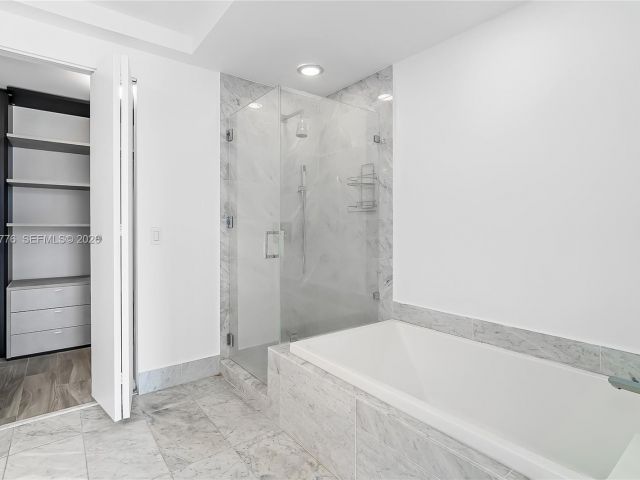 Apartment for rent  Unit #3704 - photo 7452660