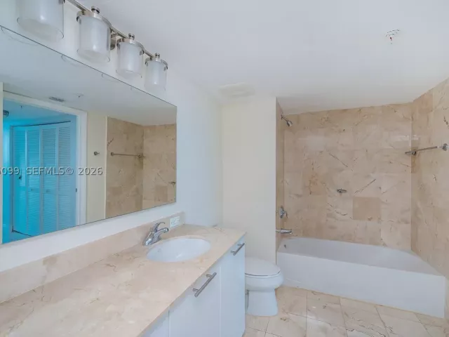 2-bedroom condo for sale in Miami - 1800 N Bayshore Dr 2503 - MondialRealty