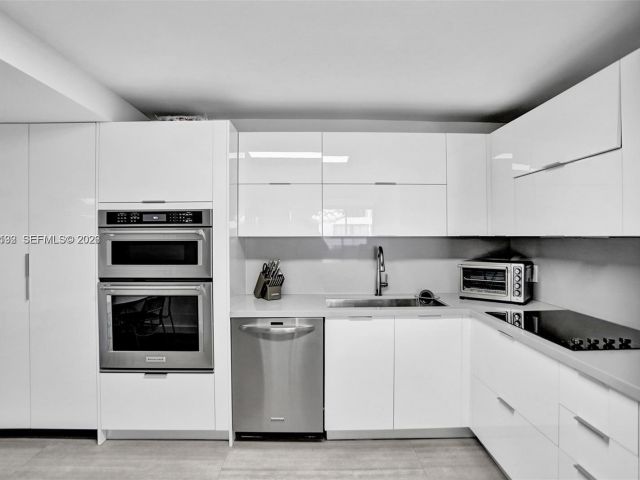 2-bedroom condo for sale in Hallandale Beach - 2500 Parkview Dr 1912 - MondialRealty