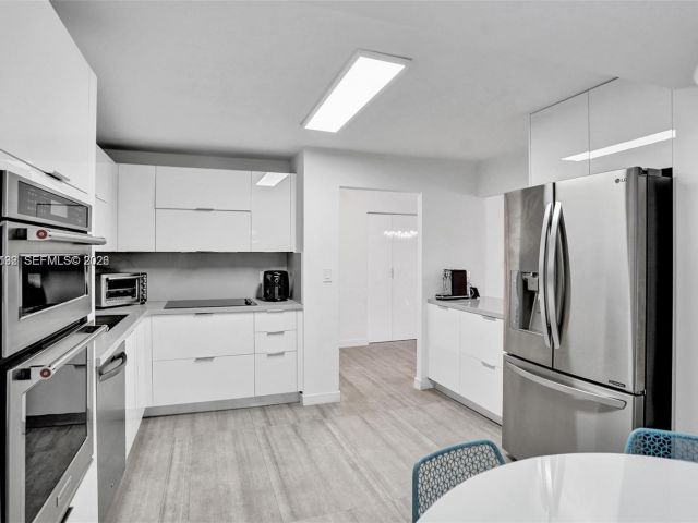 2-bedroom condo for sale in Hallandale Beach - 2500 Parkview Dr 1912 - MondialRealty