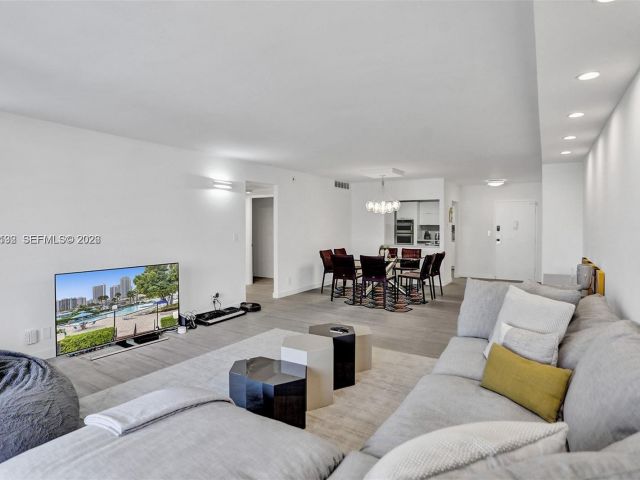 2-bedroom condo for sale in Hallandale Beach - 2500 Parkview Dr 1912 - MondialRealty