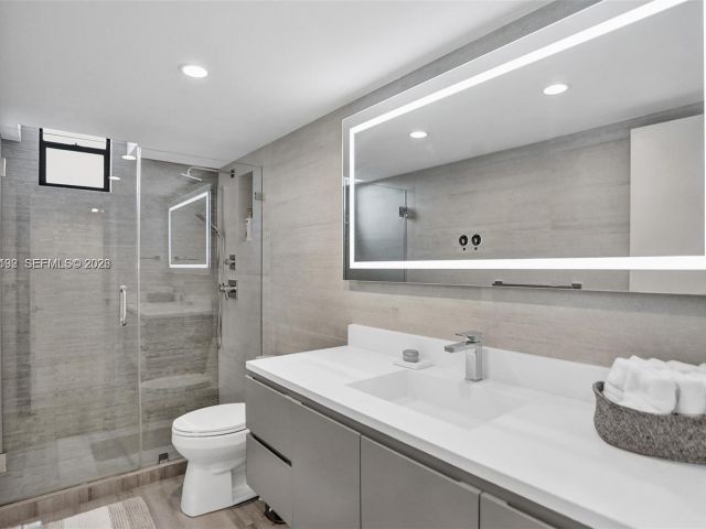 2-bedroom condo for sale in Hallandale Beach - 2500 Parkview Dr 1912 - MondialRealty