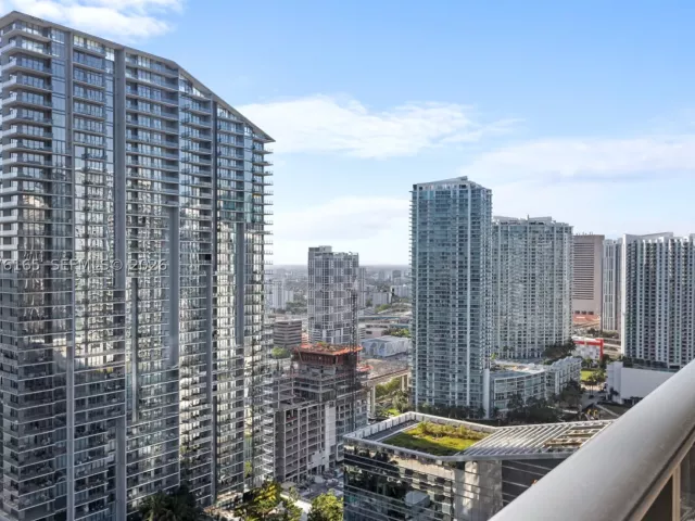 2-bedroom condo for rent in Miami - 801 S Miami Ave 3310 - MondialRealty
