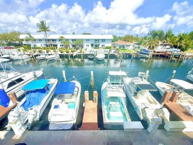 Home for rent at 2533 NE 15th St - photo 7478308