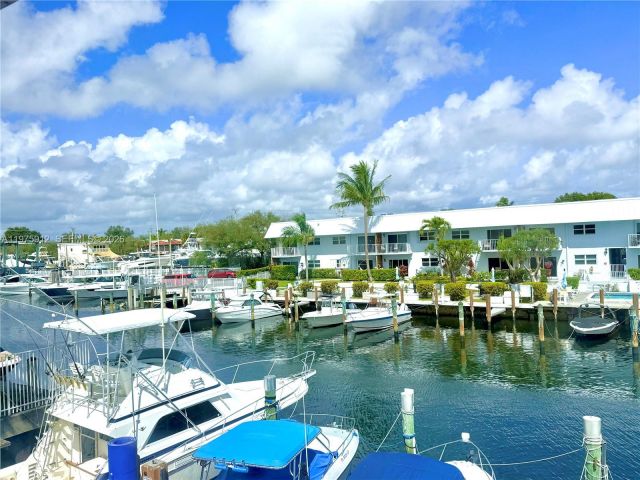 Home for rent at 2533 NE 15th St - photo 7478310