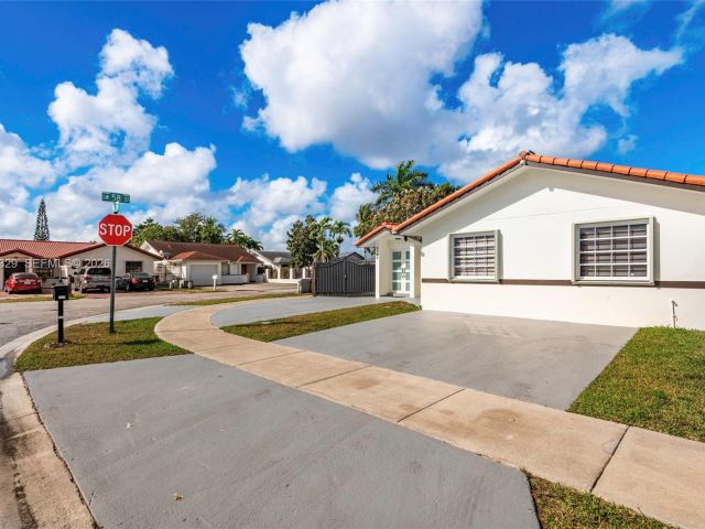 Home for sale at 5790 SW 148th Pl - photo 7517414