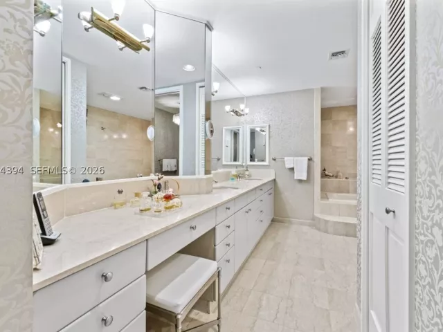 3-bedroom condo for sale in Miami Beach - 5266 Fisher Island Dr 5266 - MondialRealty