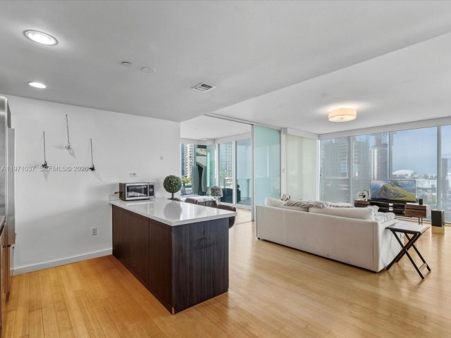 Apartment for sale  Unit #1107 - photo 7488404