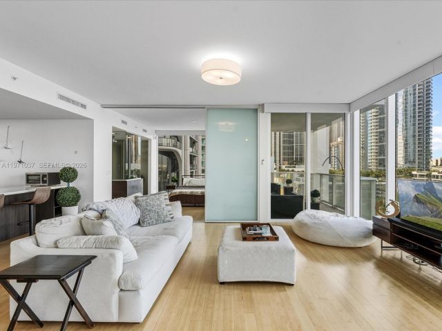 Apartment for sale  Unit #1107 - photo 7488408