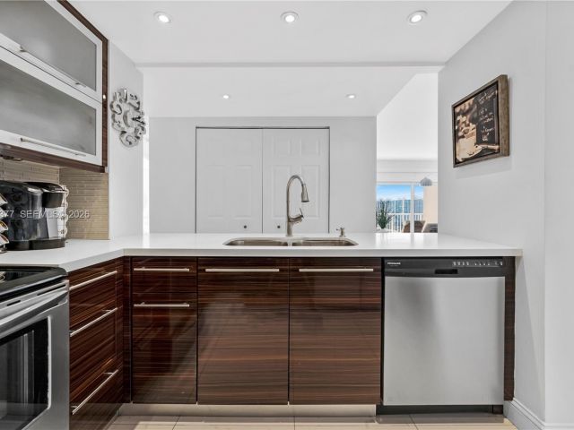 Apartment for rent  Unit #PHJ - photo 7521138