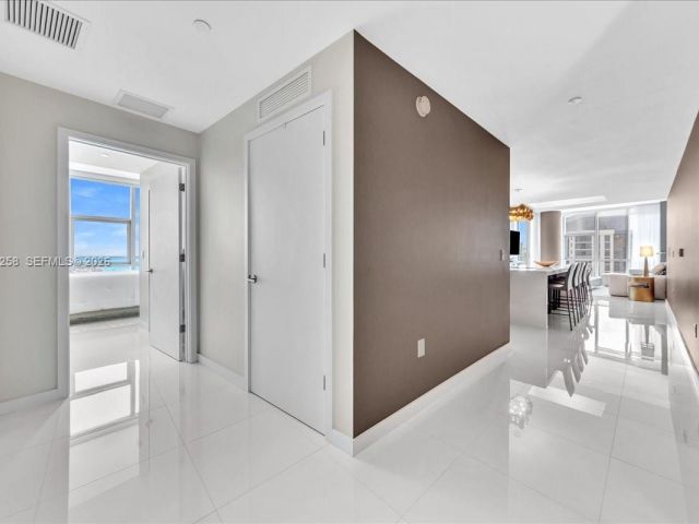 Apartment for sale  Unit #3711 - photo 7488163