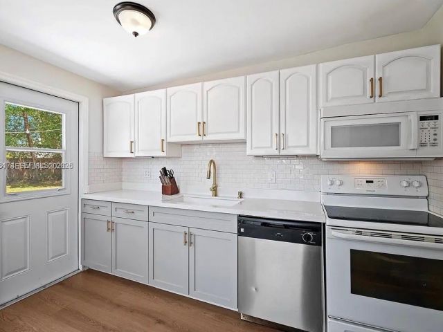 Home for rent at 1480 SW 26th Ave - photo 7513115