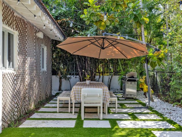 Home for sale at 7630 NE 8th Ave - photo 7521557