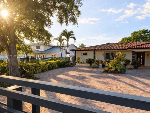 Home for sale at 3500 SW 128th Ave - photo 7493832