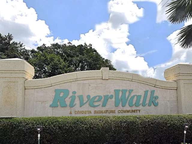 3-bedroom home for sale in West Palm Beach - 2590 Kittbuck Way - MondialRealty