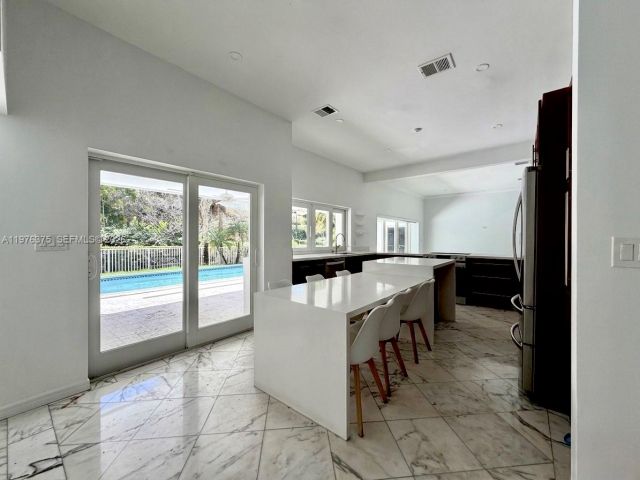 Home for rent at 4934 NW 94th Doral Pl - photo 7533205