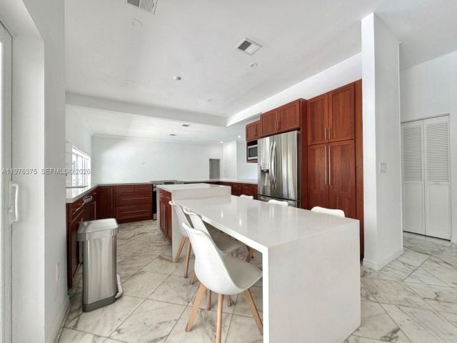 Home for rent at 4934 NW 94th Doral Pl - photo 7533208