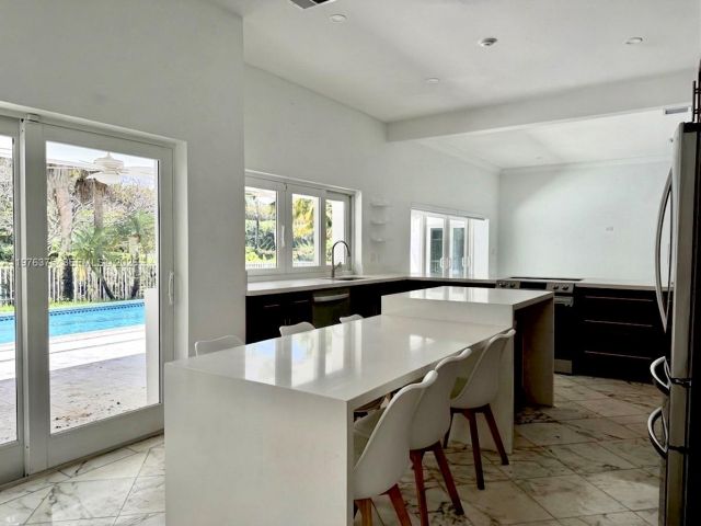 Home for rent at 4934 NW 94th Doral Pl - photo 7533210