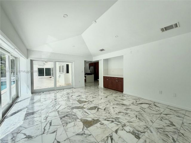 Home for rent at 4934 NW 94th Doral Pl - photo 7533212