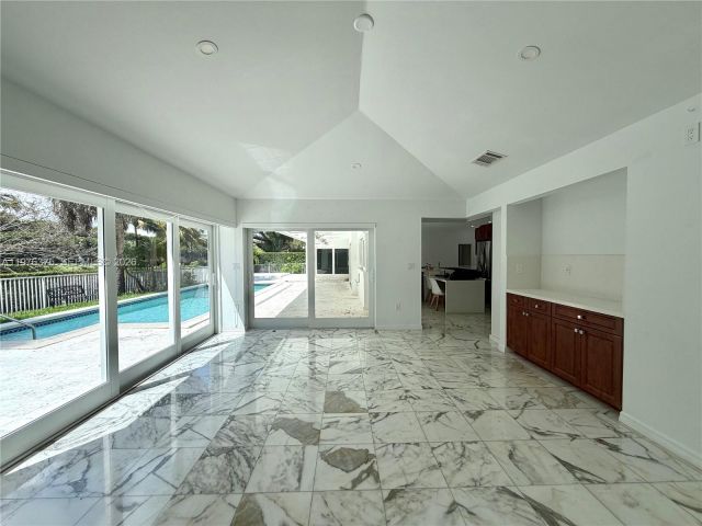 Home for rent at 4934 NW 94th Doral Pl - photo 7533214