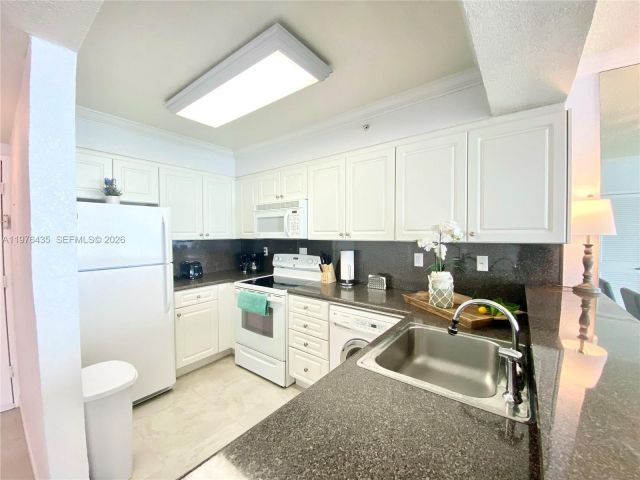 Apartment for rent  Unit #1104 - photo 7477526