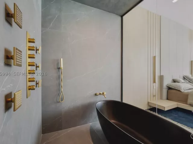 4-bedroom condo for sale in Miami - 2900 NE 7th Ave UPH-4602 - MondialRealty