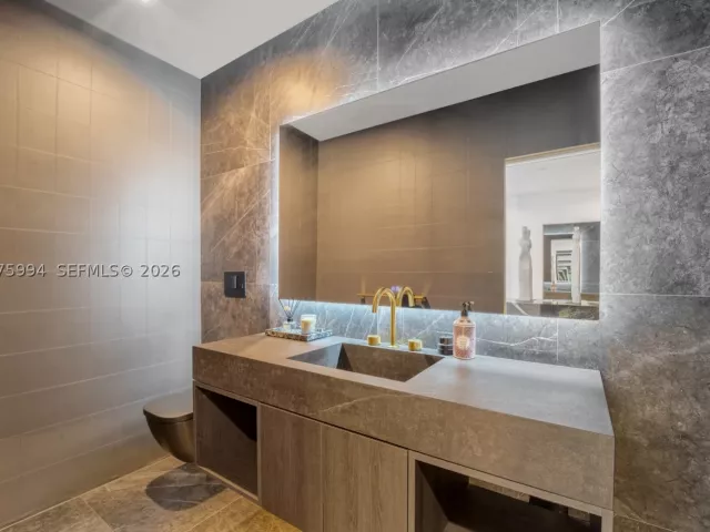 4-bedroom condo for sale in Miami - 2900 NE 7th Ave UPH-4602 - MondialRealty