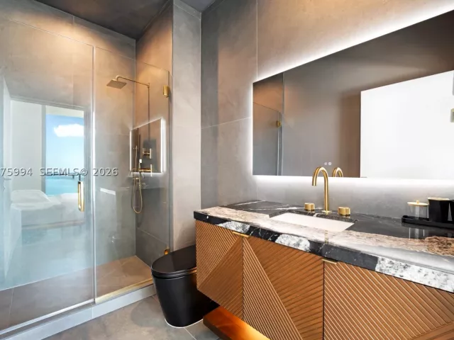 4-bedroom condo for sale in Miami - 2900 NE 7th Ave UPH-4602 - MondialRealty
