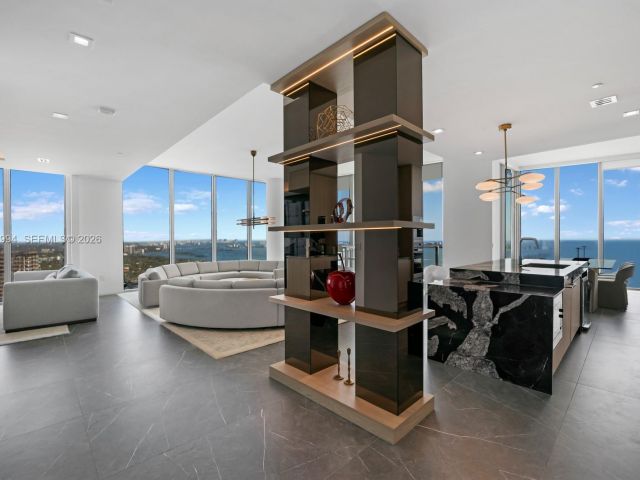 Apartment for sale  Unit #UPH-4602 - photo 7491337