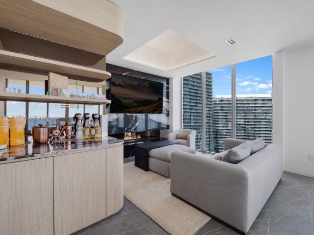 Apartment for sale  Unit #UPH-4602 - photo 7491344