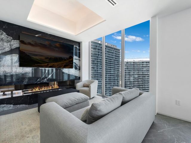 Apartment for sale  Unit #UPH-4602 - photo 7491345