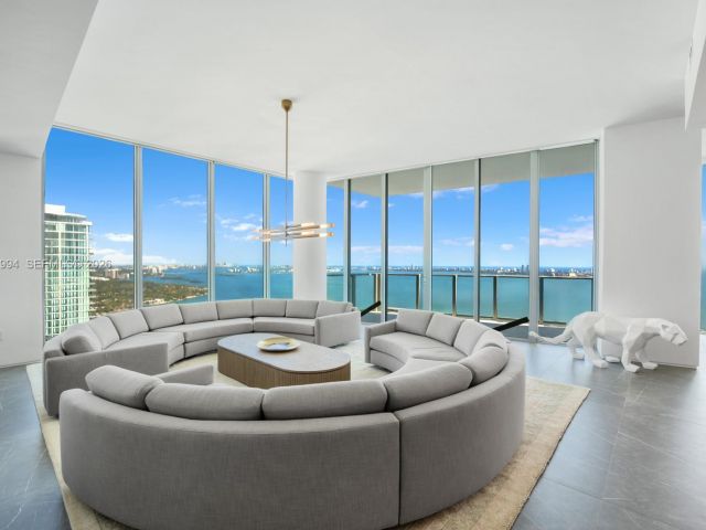 Apartment for sale  Unit #UPH-4602 - photo 7491346